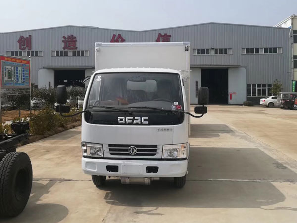 東風(fēng)多利卡3.5米爆破器材運(yùn)輸車