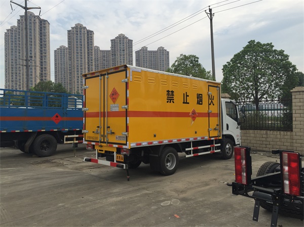 躍進(jìn)3.65噸民爆物品運輸車炸藥車