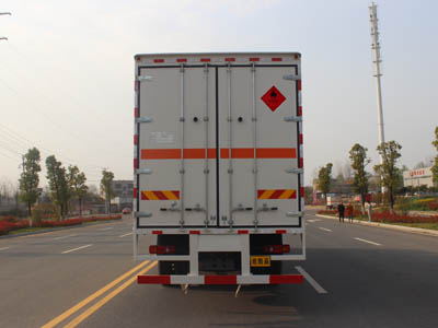 東風(fēng)前四后四9.6米易燃液體廂式運(yùn)輸車(chē)