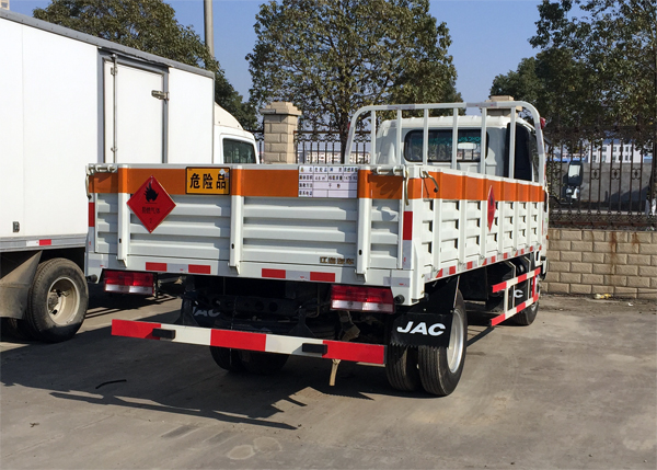 江淮駿鈴4.1米1.1噸藍(lán)牌氣瓶運輸車
