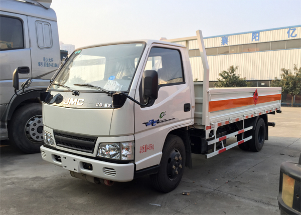 江鈴順達(dá)4.2米1.5噸藍(lán)牌氣瓶運輸車